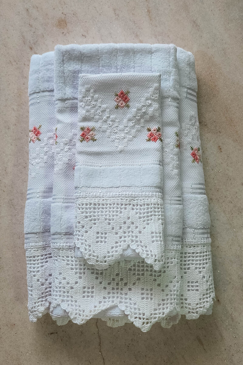 Kit Toalhas Branco Florata