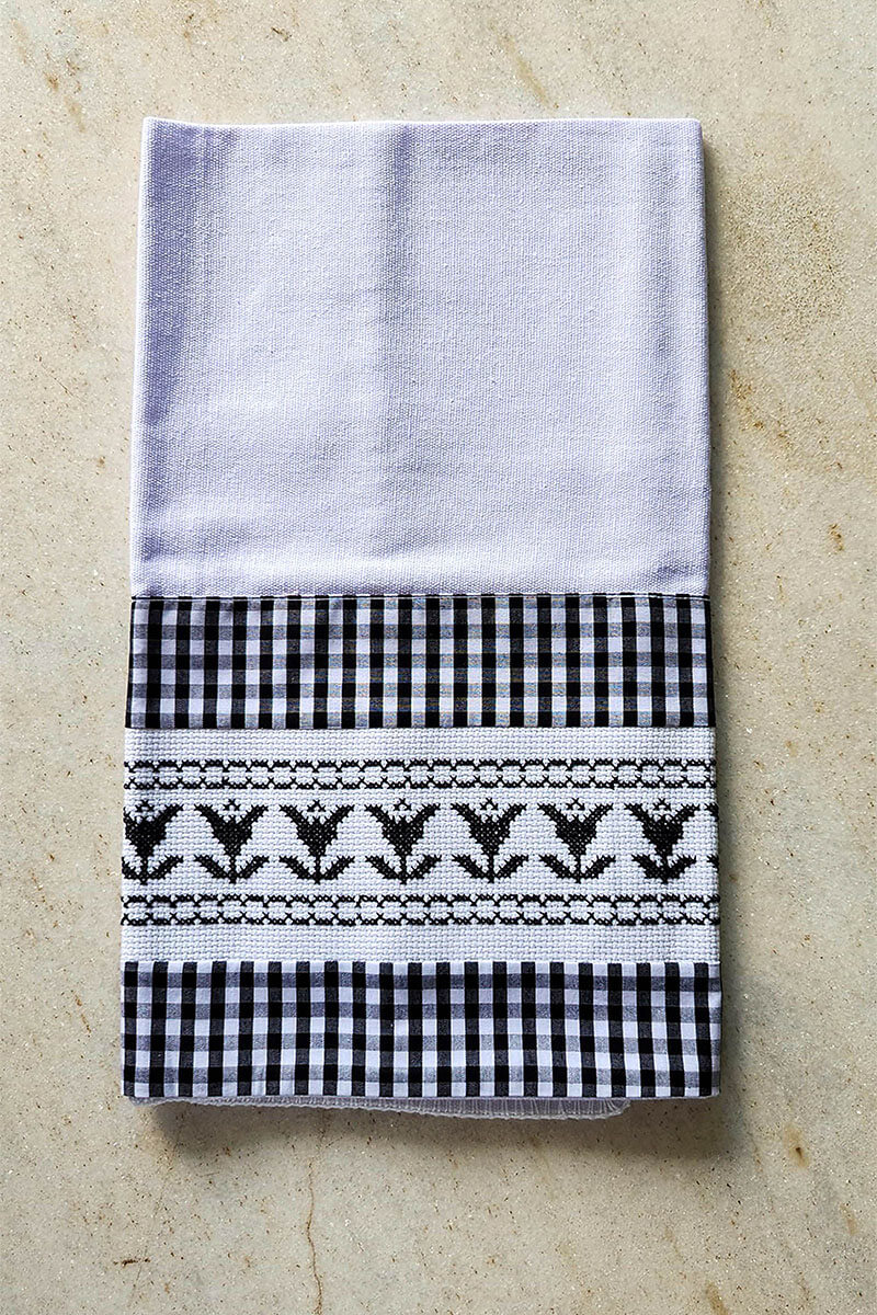 Pano de Prato Elegance Preto Lírios